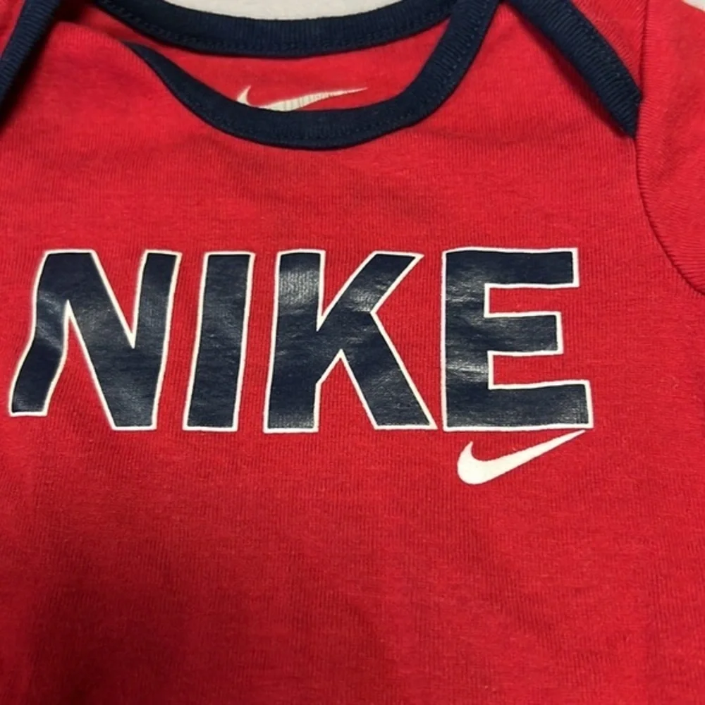 Baby Nike‎ onesie